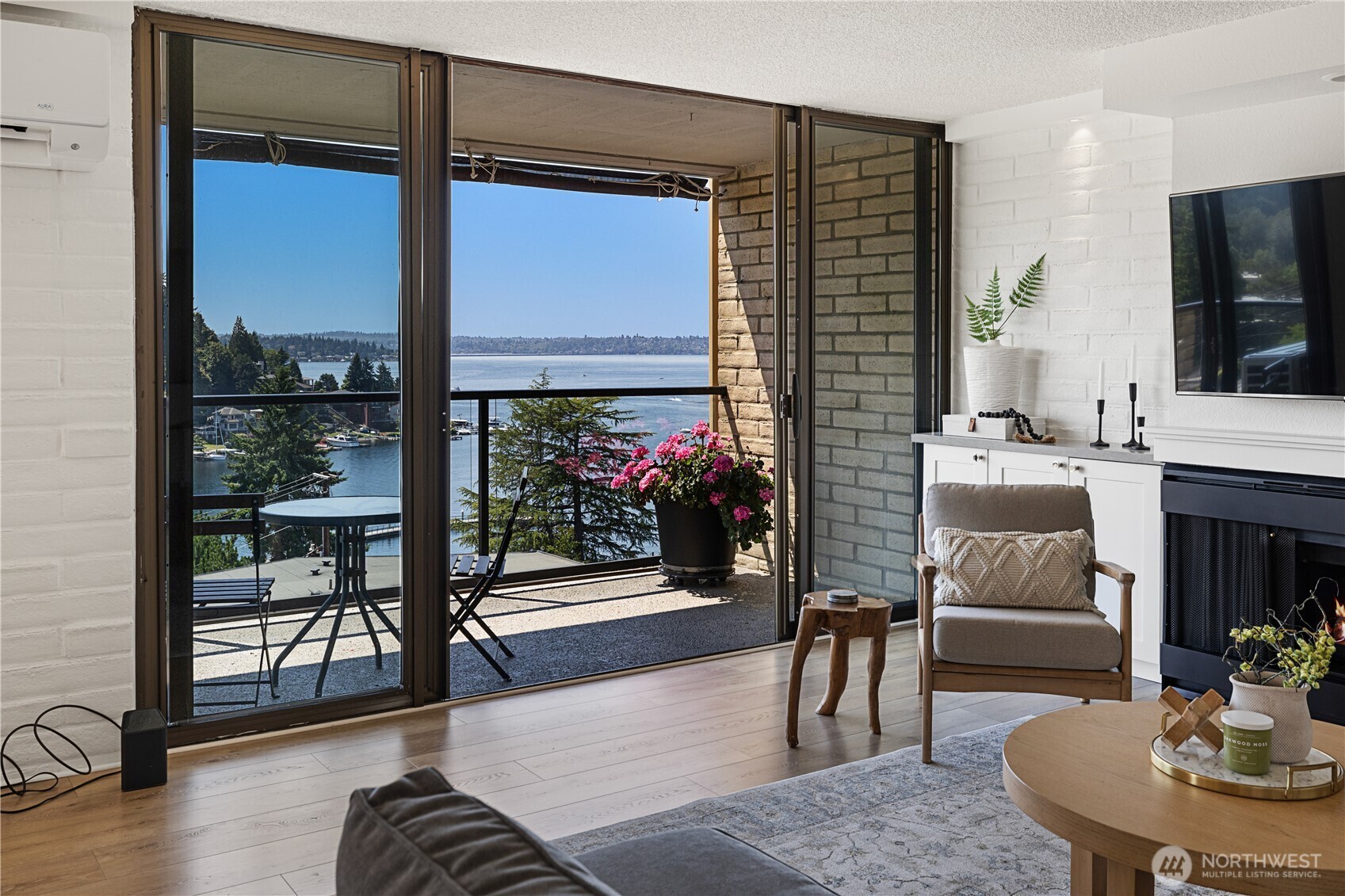 Property Photo:  9909 NE 1st Street 402  WA 98004 