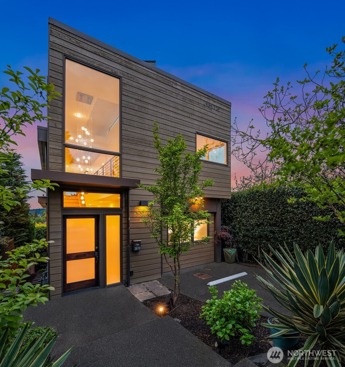 Property Photo:  3812  Cascadia Avenue S  WA 98118 