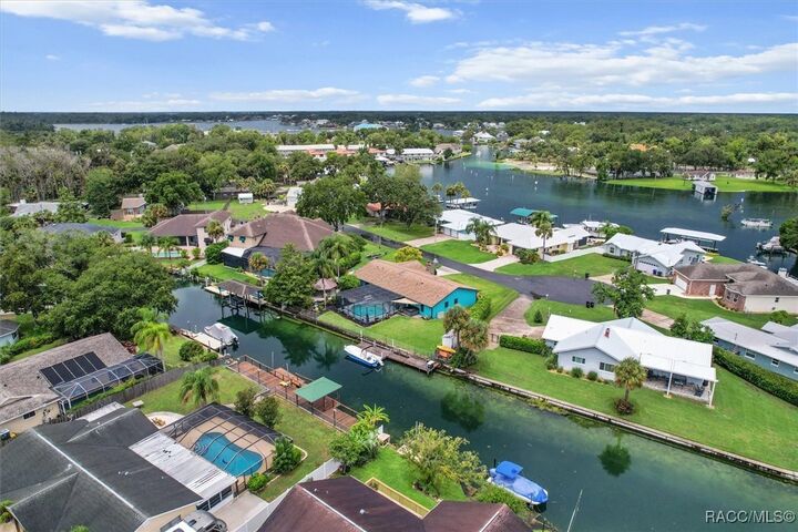 Property Photo: 121 SE 2nd Avenue FL 34429