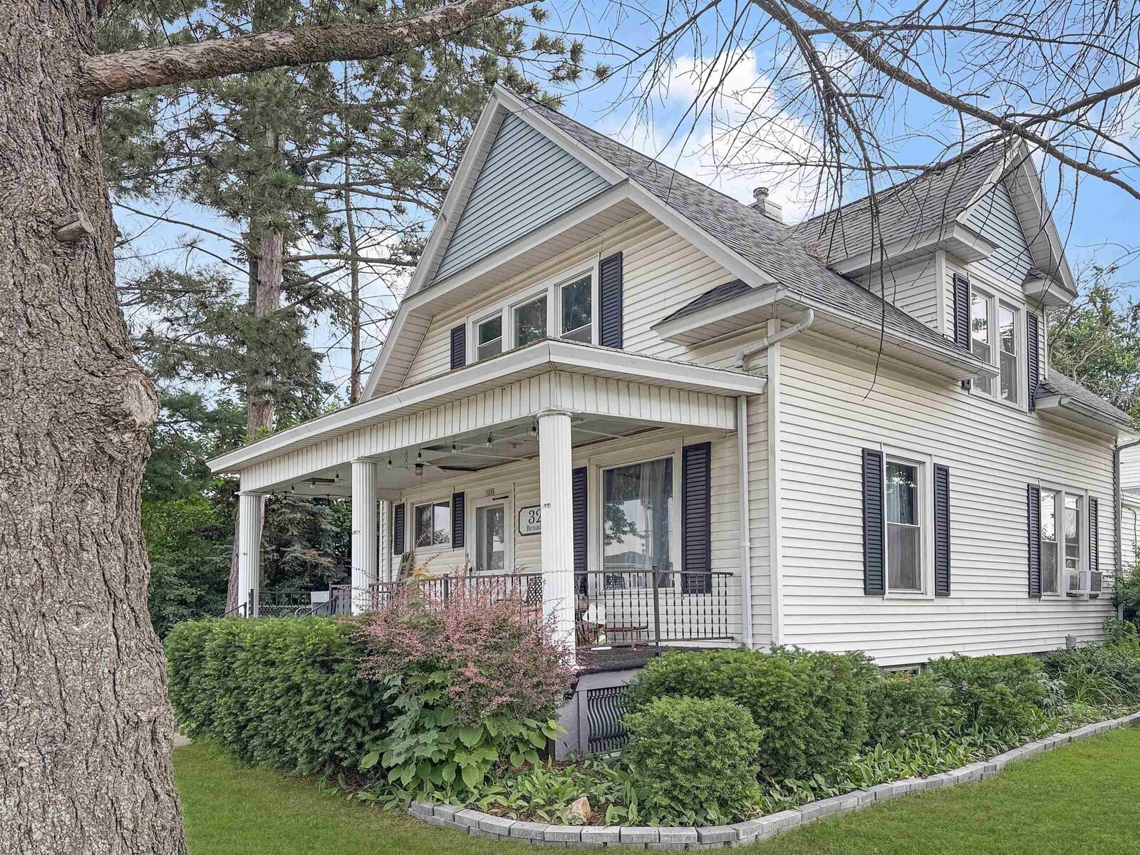 Property Photo:  328 Broadway Street  WI 54923 