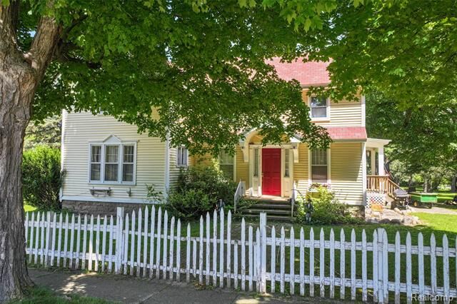 417 E Oregon Street  Lapeer MI 48446 photo