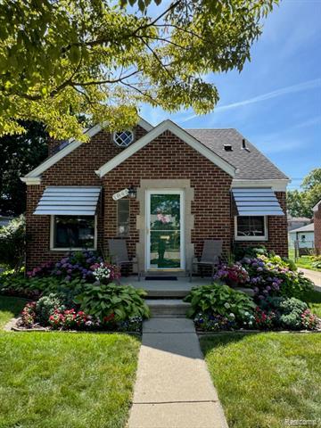 Property Photo: 1845 Edgewood Street MI 48124