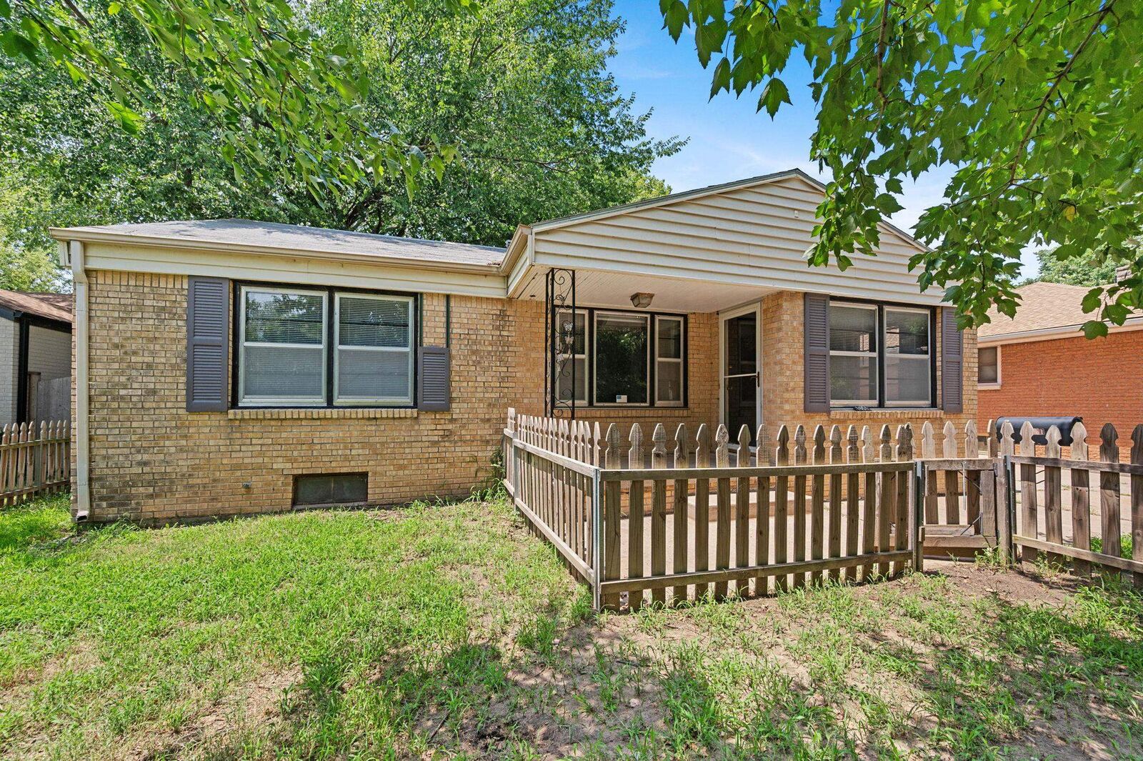 Property Photo:  1651 N Ferrell Dr  KS 67203-2717 