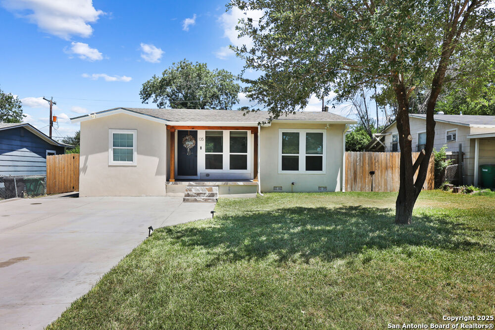 Property Photo: 135 Saratoga TX 78213