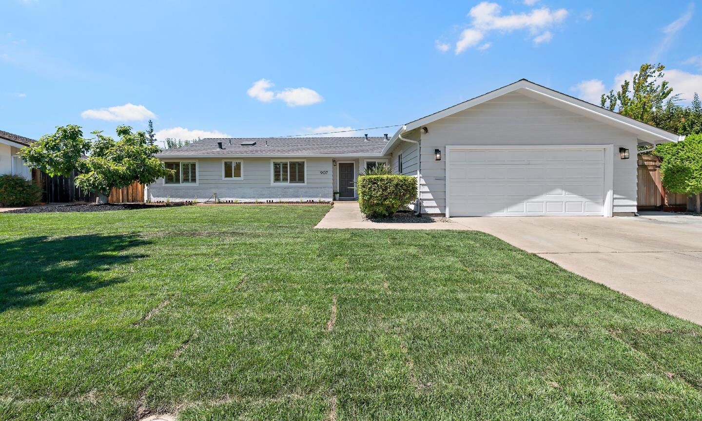 Property Photo: 907 Bainbridge Ct CA 94087