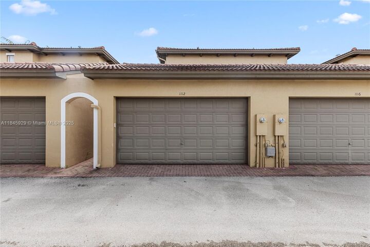 Property Photo: 1112 SW 146th Ter FL 33027