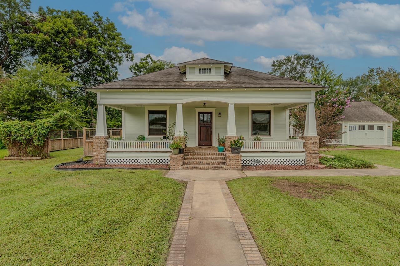 Property Photo:  240 S Merchant St.  TX 77659 