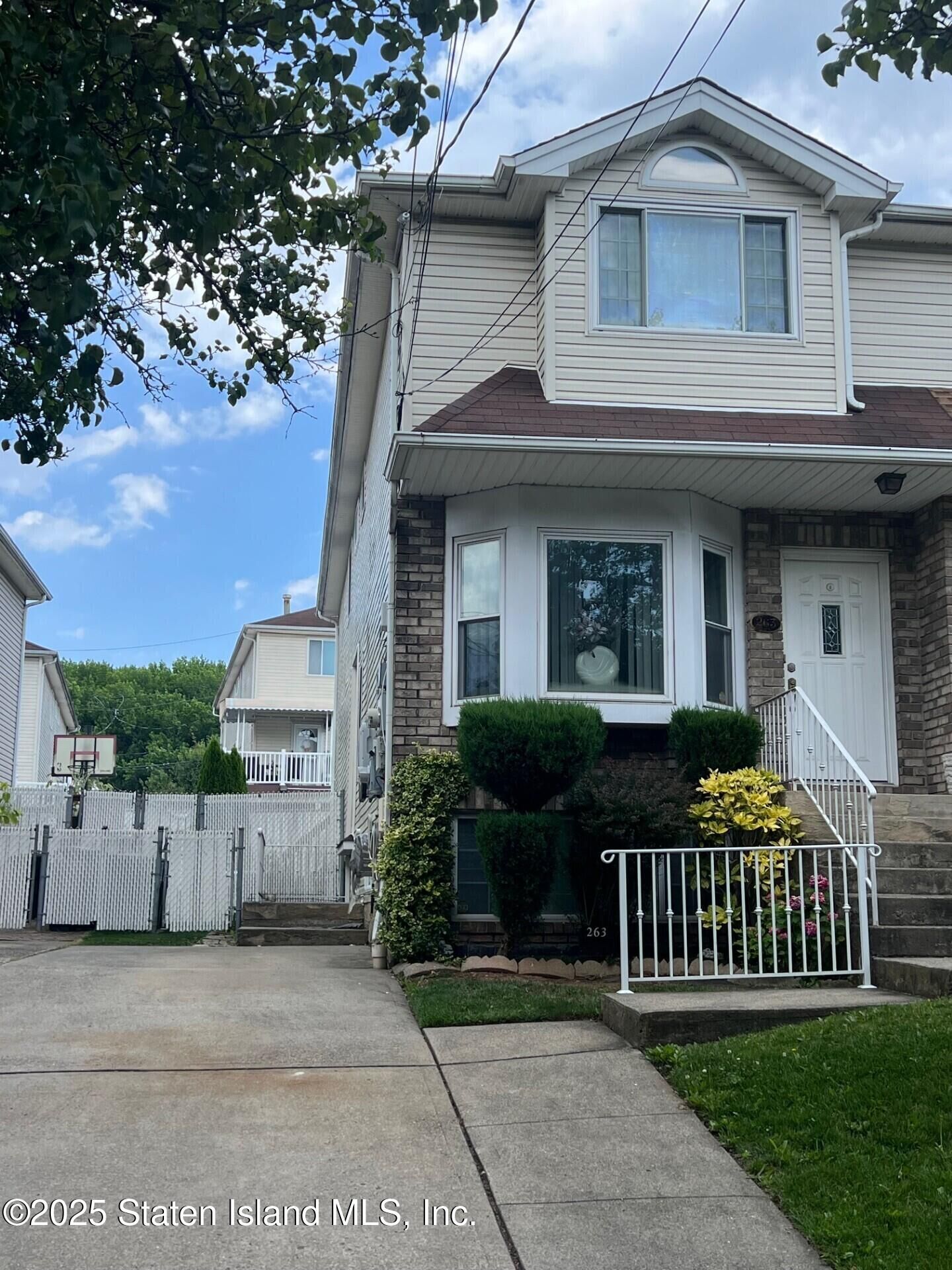 Property Photo:  263 Seguine Avenue  NY 10309 