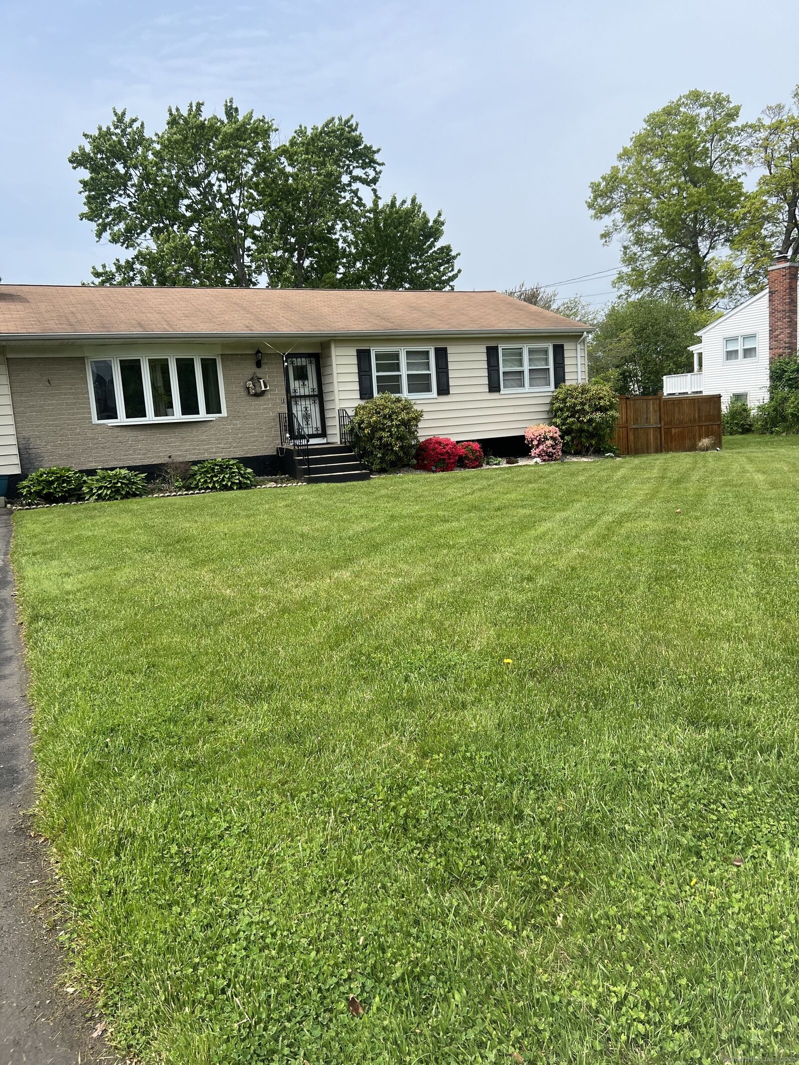 Property Photo: 323 Shingle Hill Road CT 06516