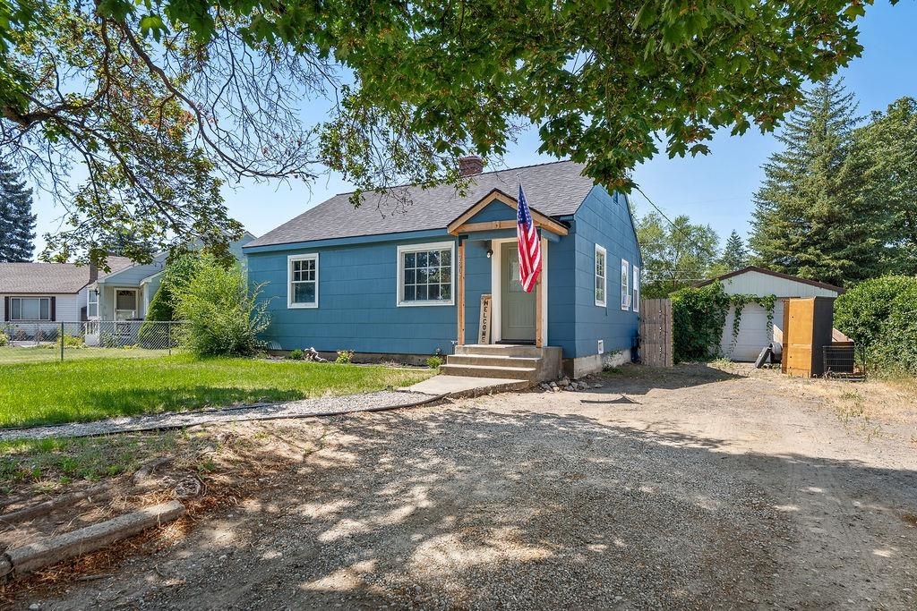 Property Photo: 9807 N Whittier St WA 99218