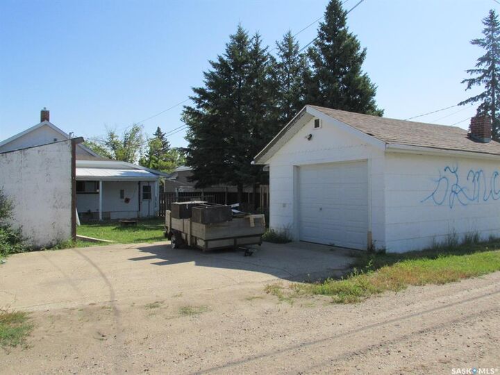 Property Photo: 304 1st Street W SK S0E 1E0