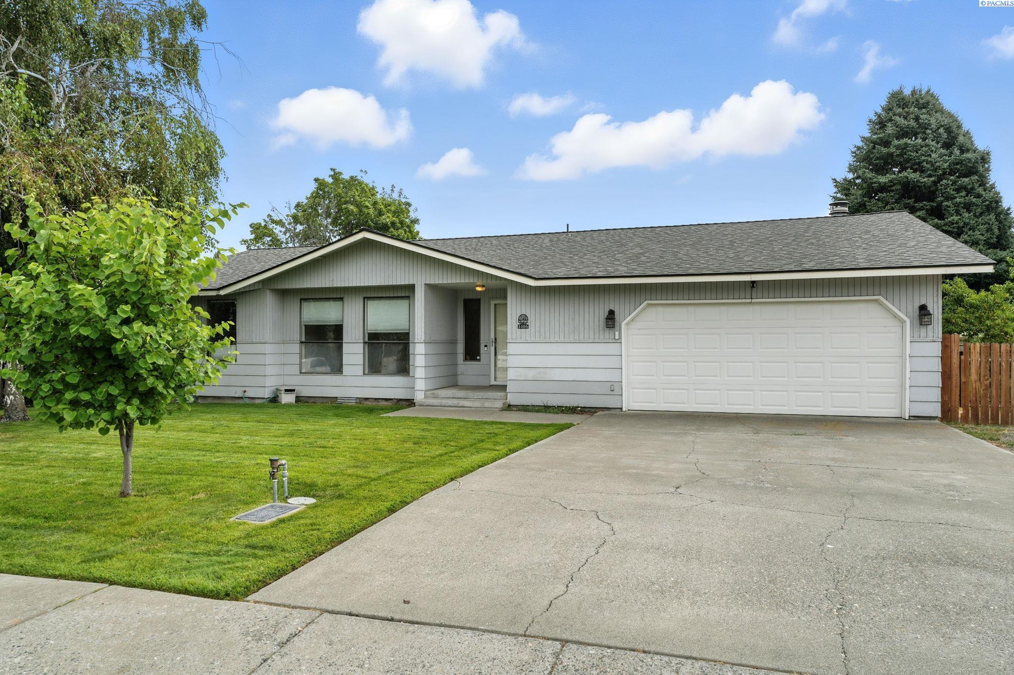 Property Photo: 1406 Rimrock Ave WA 99352