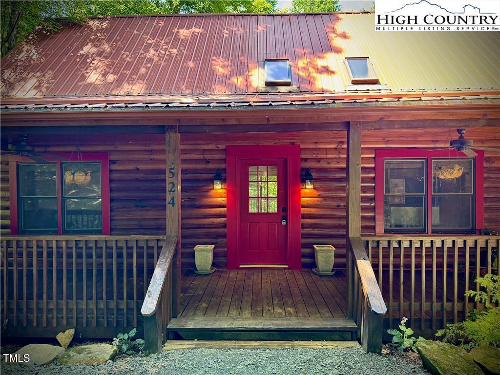 Property Photo:  524 Timberlakes Drive  NC 28684 