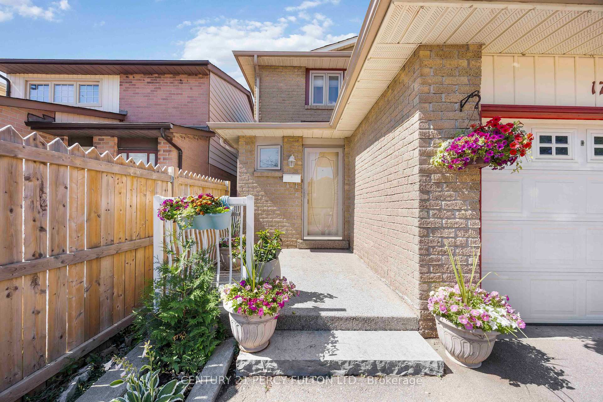 Photo de la propriété: 17 Woodsview Avenue ON M9W 6B9