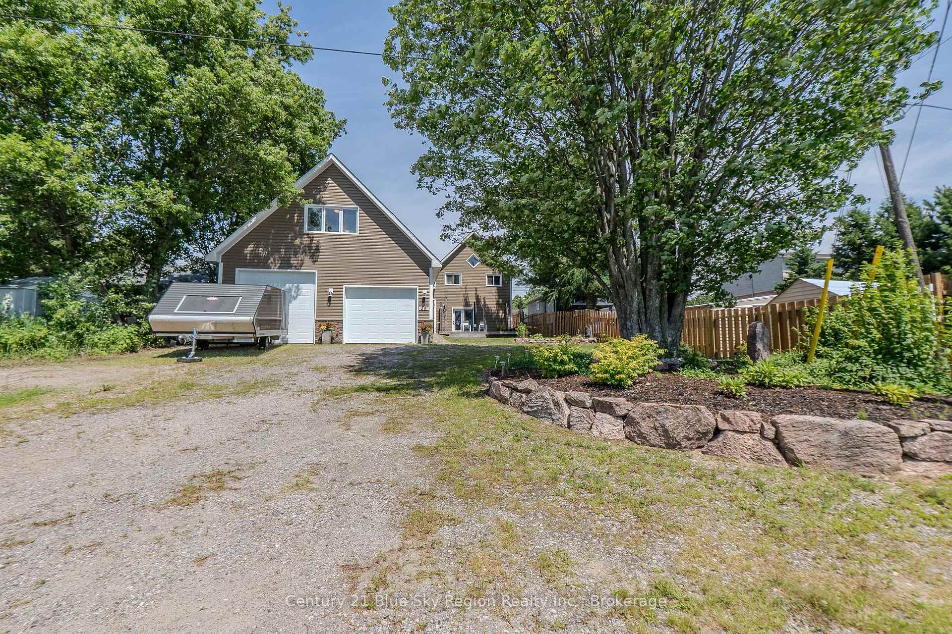 Photo de la propriété:  28 Tamerack Avenue  ON P2B 2H8 