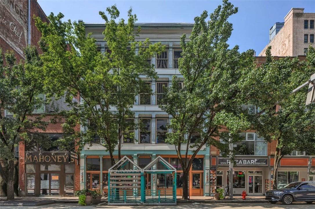 Property Photo: 951 Liberty Ave 304 PA 15222