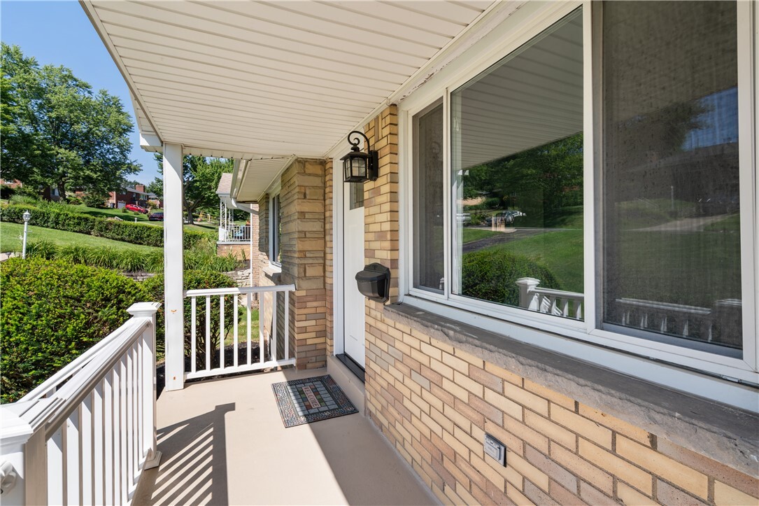 Property Photo:  1637 Worcester Dr  PA 15243 
