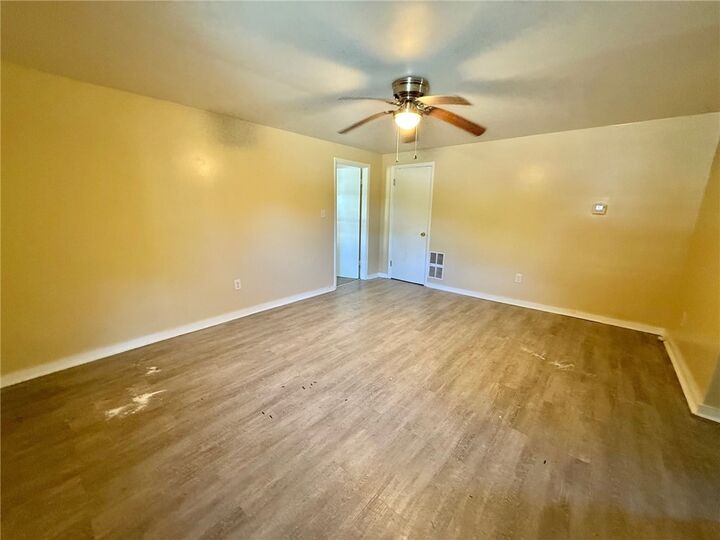 Property Photo: 2578 Pitcairn Rd C PA 15146