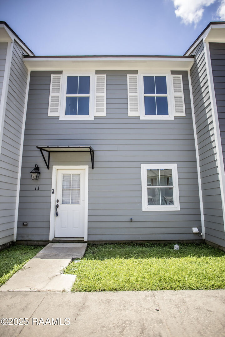 Property Photo:  13 Townhouse Cove  LA 70506 