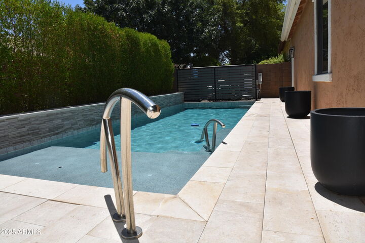 Property Photo:  963 S Colonial Drive  AZ 85296 