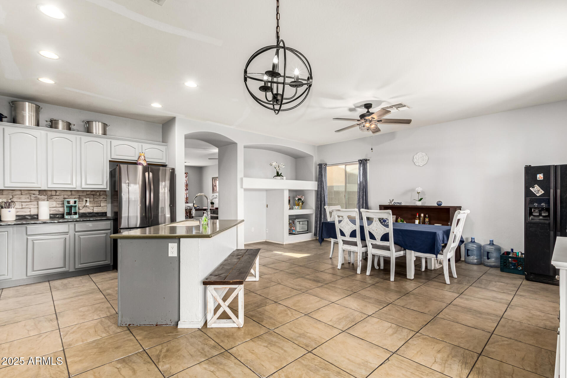Property Photo: 7037 W Sophie Lane AZ 85339