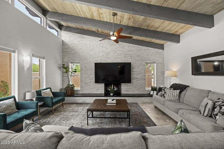 Property Photo: 6802 E Paradise Parkway AZ 85251