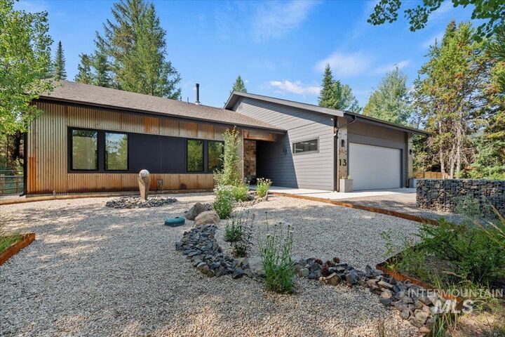 Property Photo:  13 Cross Country Ct.  ID 83615 
