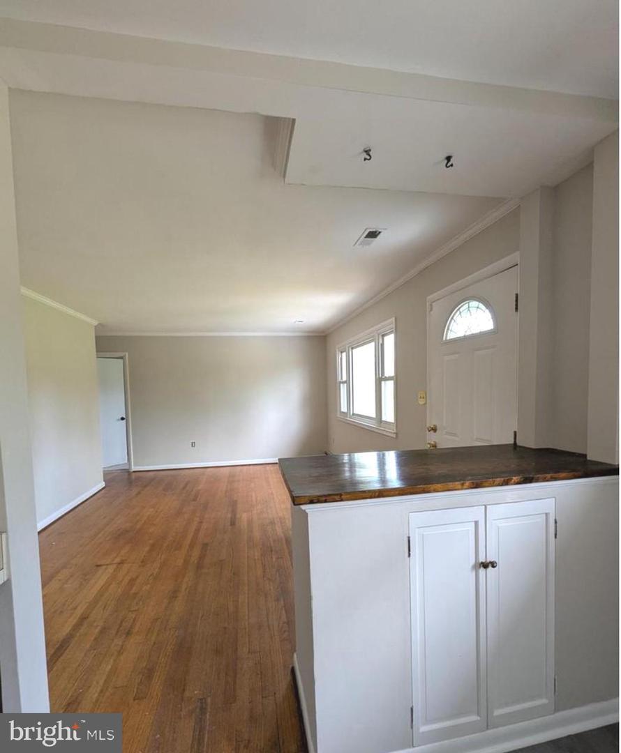 Property Photo: 8608 Linton Hall Road VA 20136