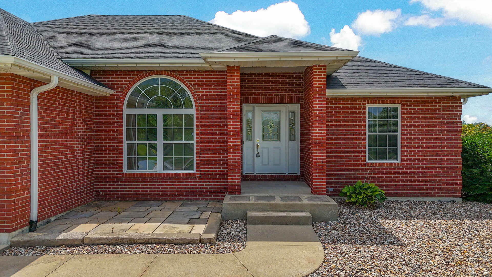 Property Photo:  1040 Private Road 2982  MO 65243 