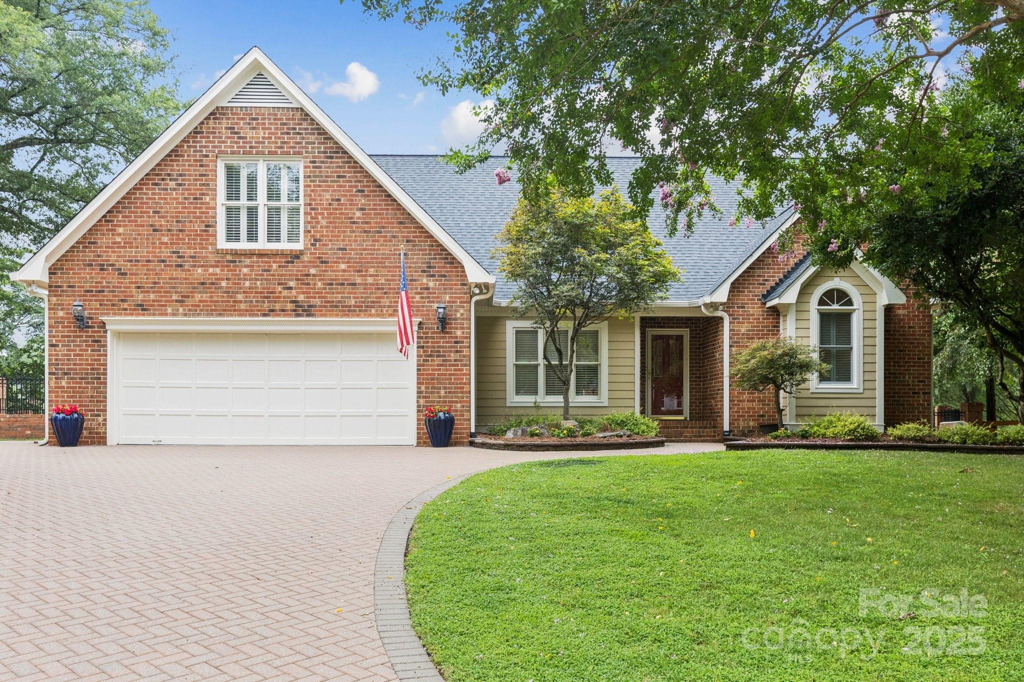 Property Photo: 6331 Dovefield Road NC 28277