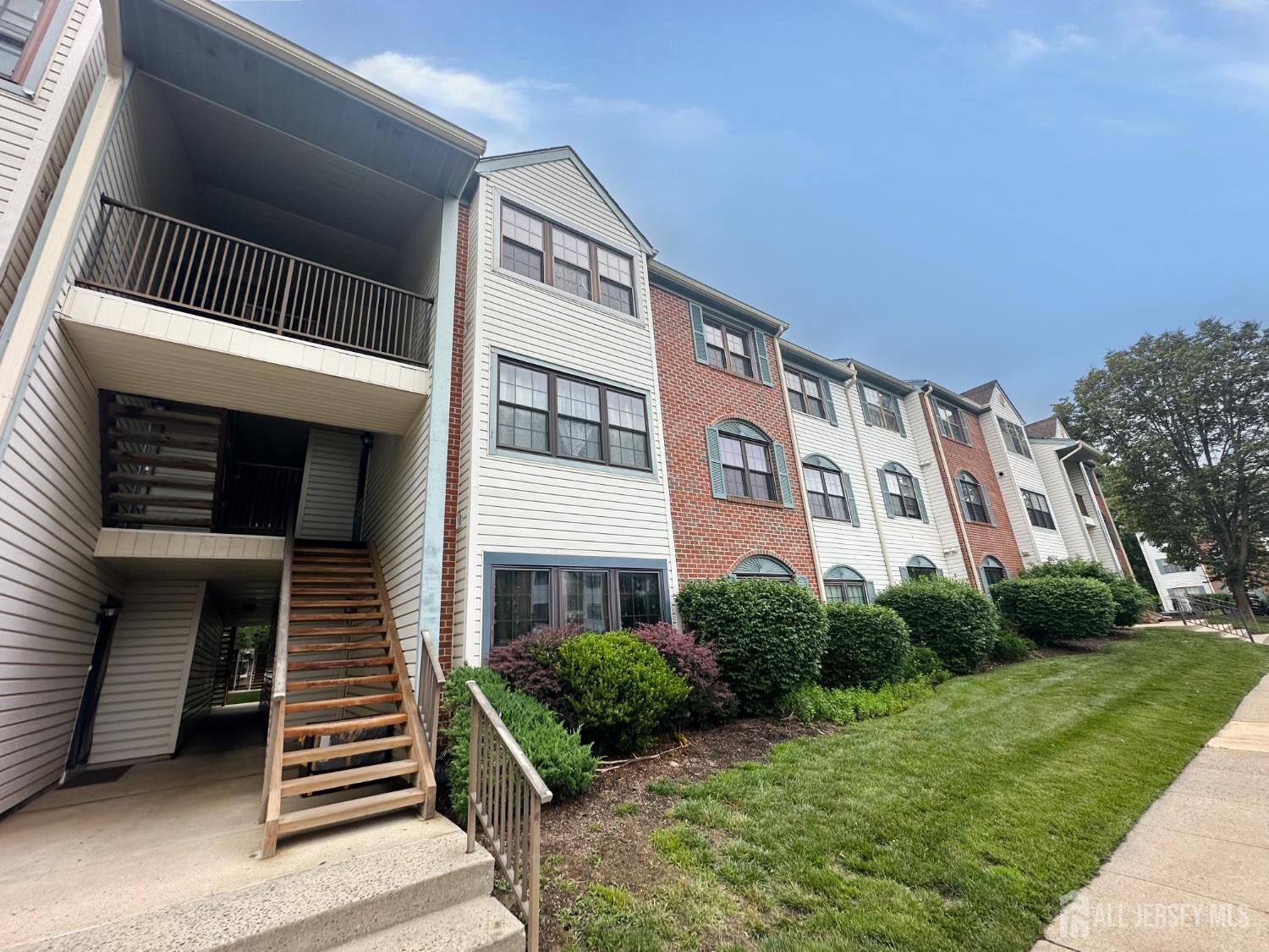 Property Photo:  52 Joyner Court  NJ 08648 