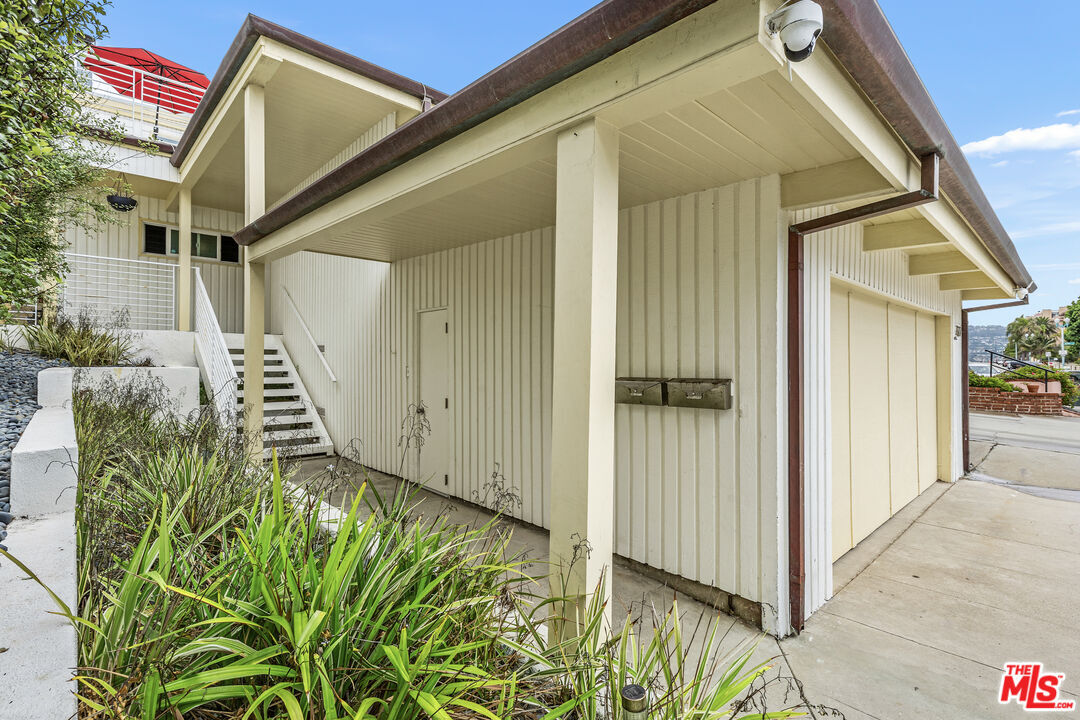 Property Photo:  622 Esplanade  CA 90277 