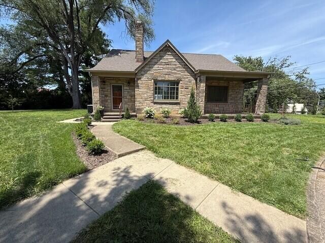 Property Photo: 1119 Abbey Place OH 43701