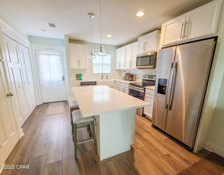Property Photo: 7166 W Highway 98 FL 32456