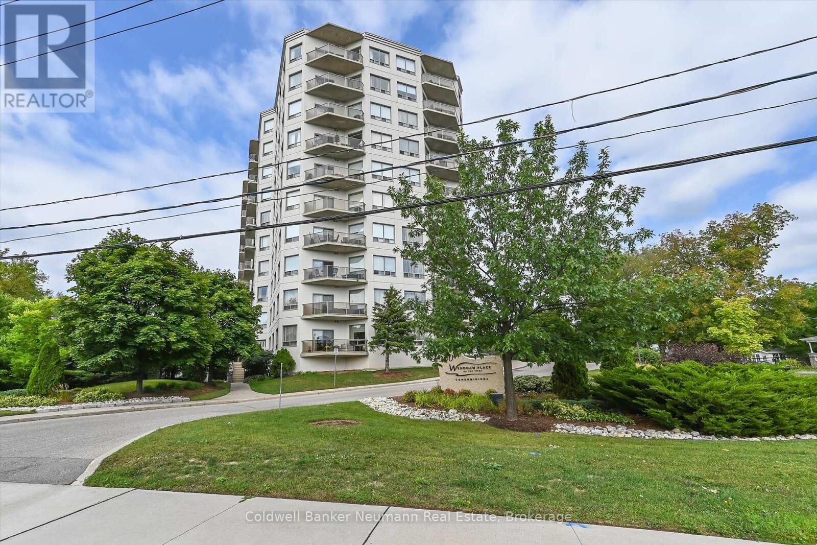 Property Photo:  60 Wyndham Street South 206  ON N1E 7H7 