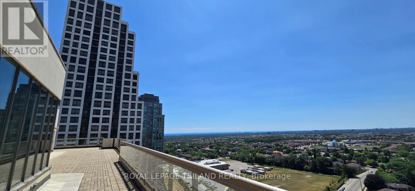 Property Photo:  55 Elm Drive West 711  ON L5B 3Z3 