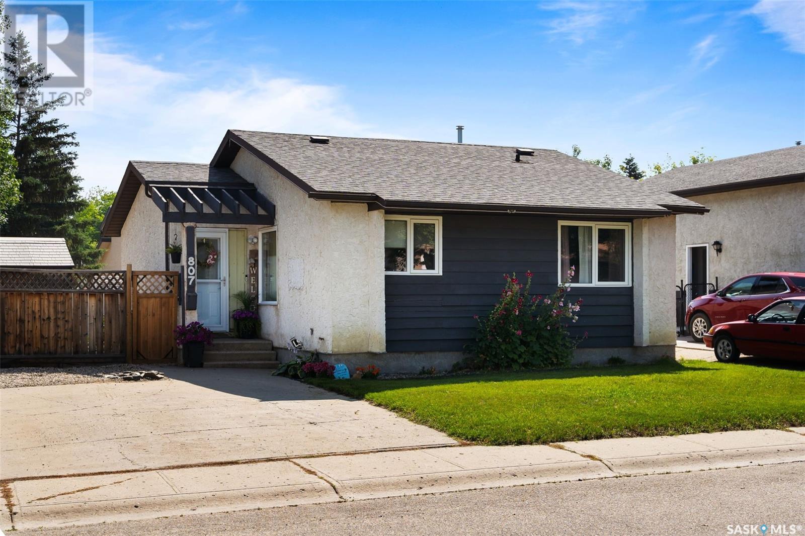 Property Photo:  807 Vanier Drive N  SK S4X 2K9 