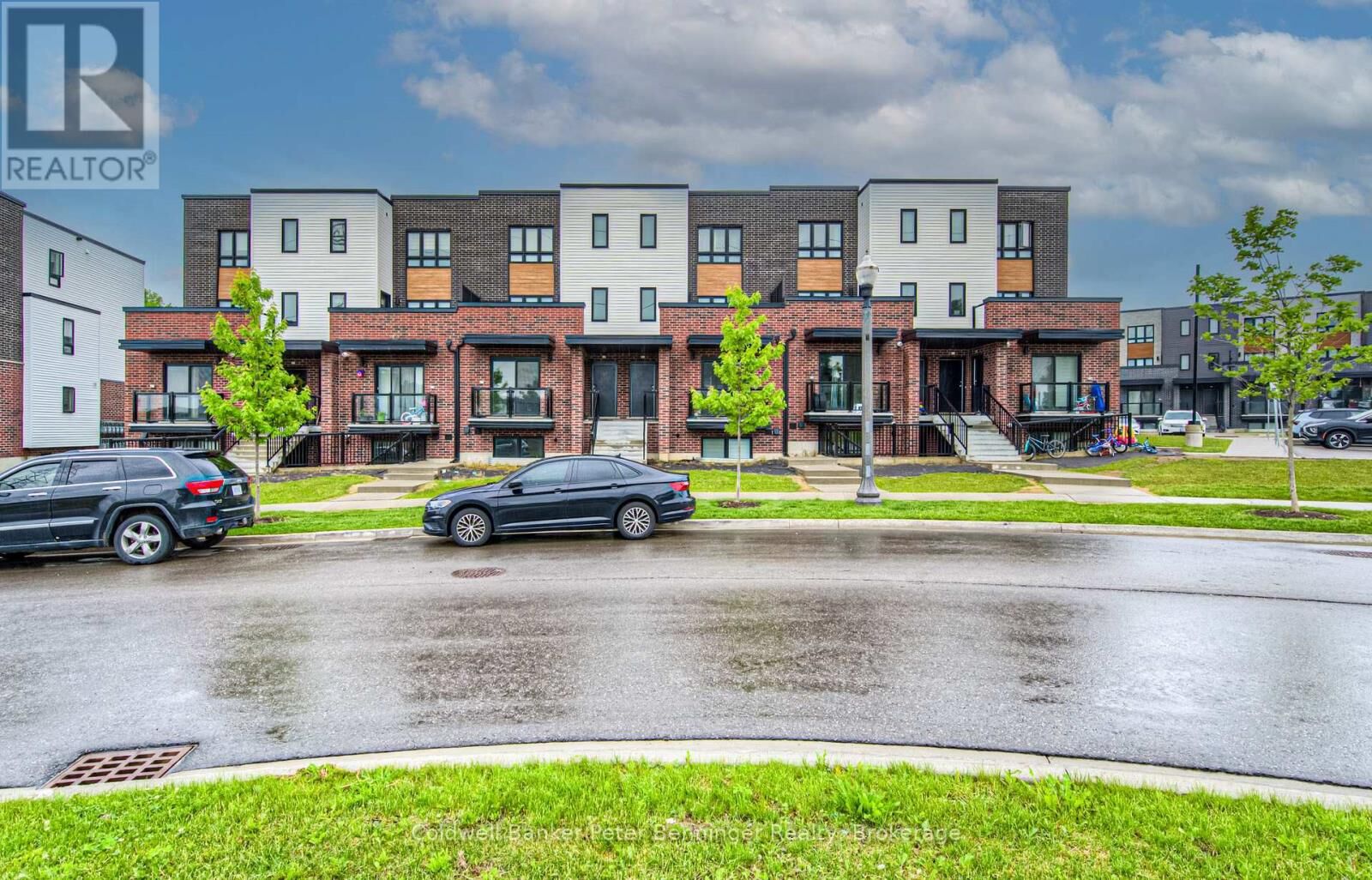 Property Photo:  253 Chapel Hill Drive  ON N2R 0S4 