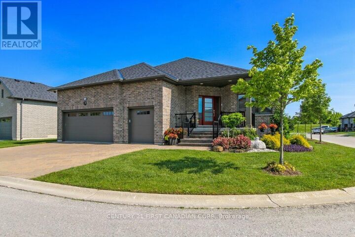 Property Photo:  2441 Moe Norman Way  ON N6K 5R5 