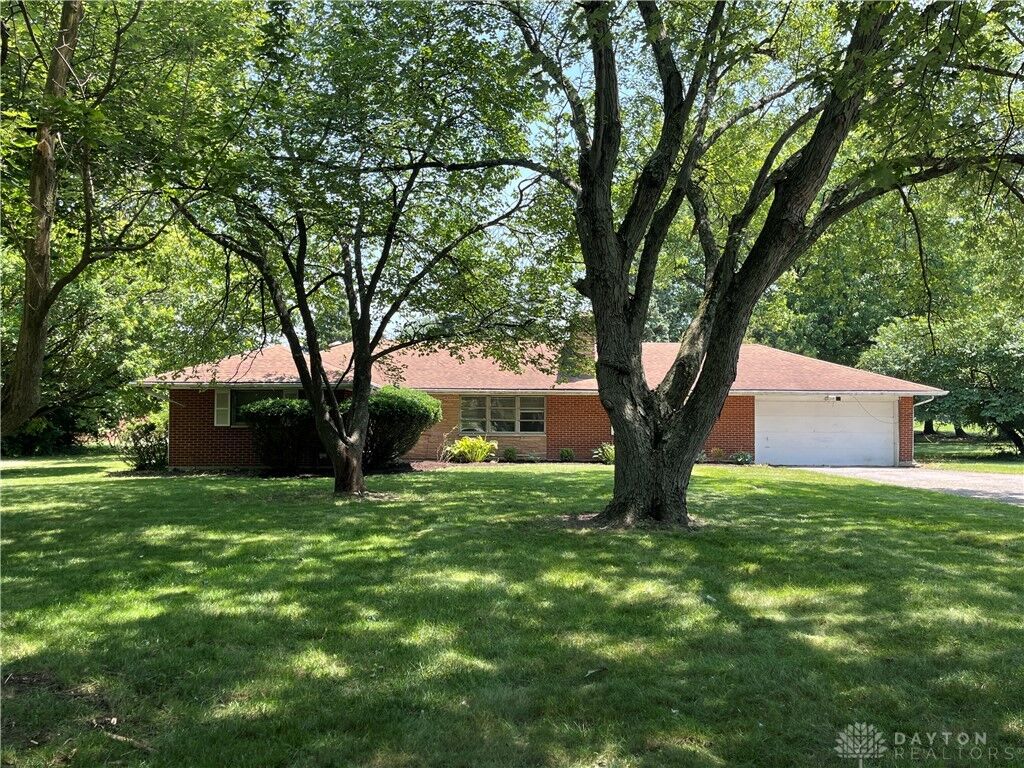 Property Photo:  7210 McEwen Road  OH 45459 