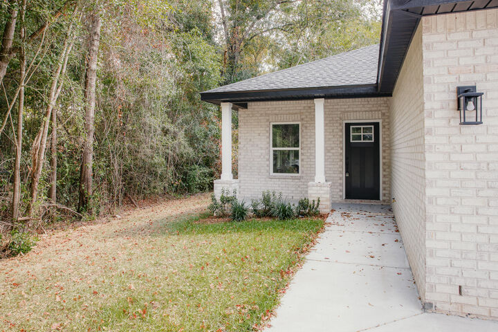 Property Photo:  3156 Auburn Road  FL 32539 