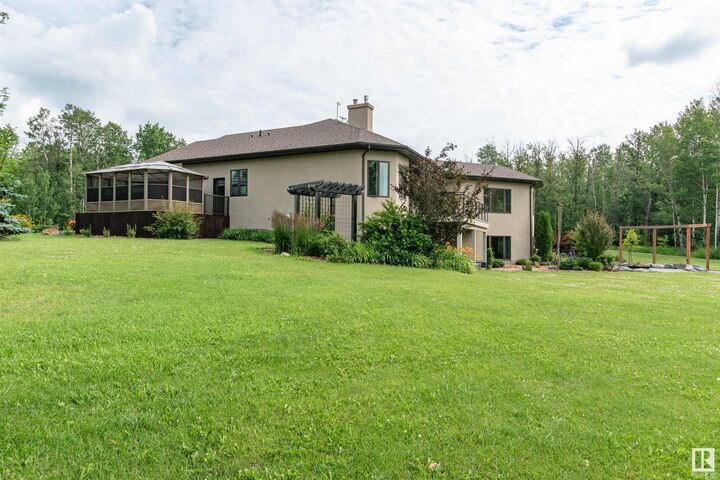 Property Photo:  52449 Rge Road 214  AB T8E 2G8 
