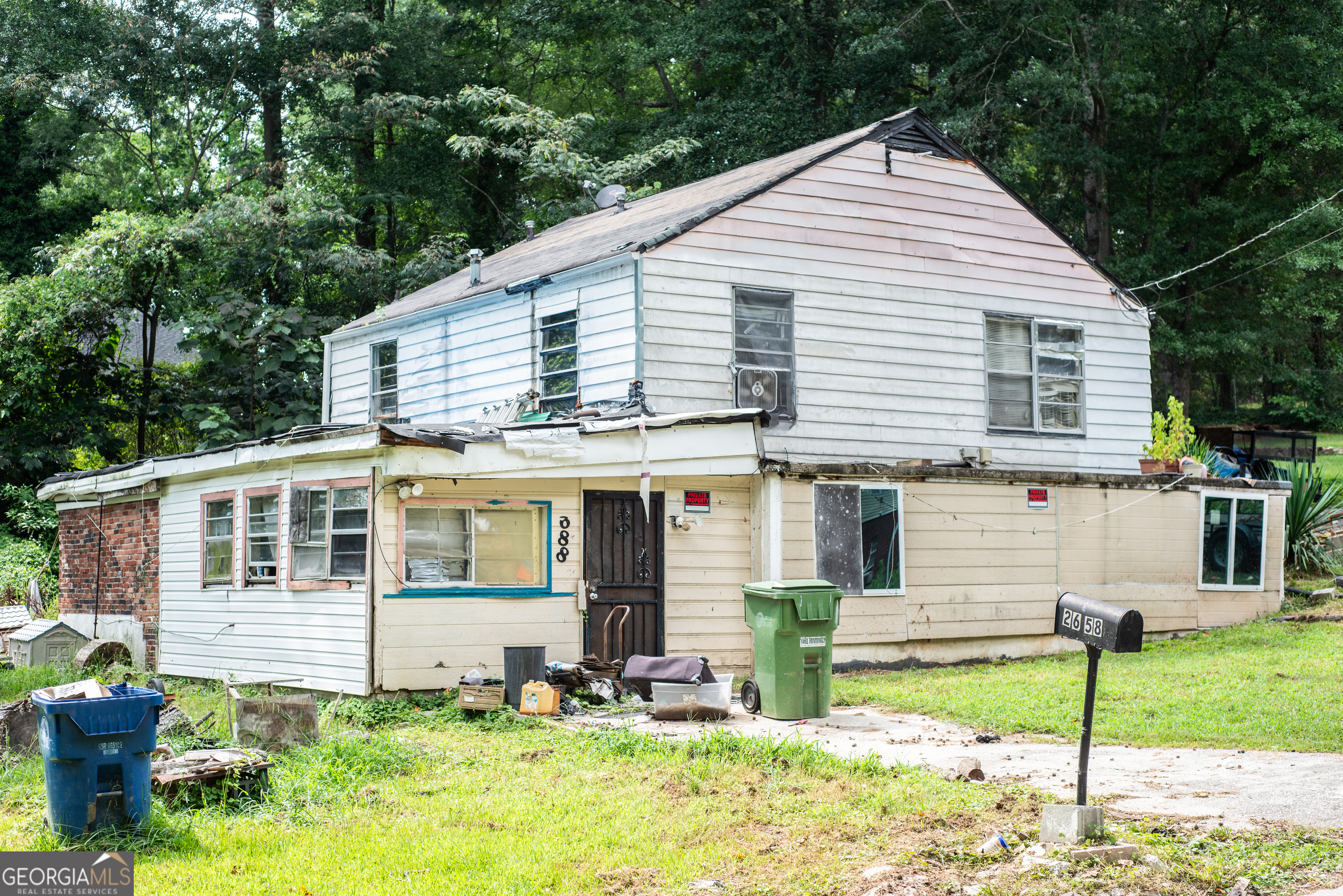 Property Photo: 688 S Eugenia Place NW GA 30318