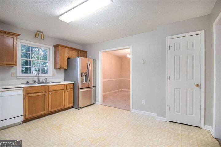 Property Photo:  1560 Red Briar Way  GA 30236 