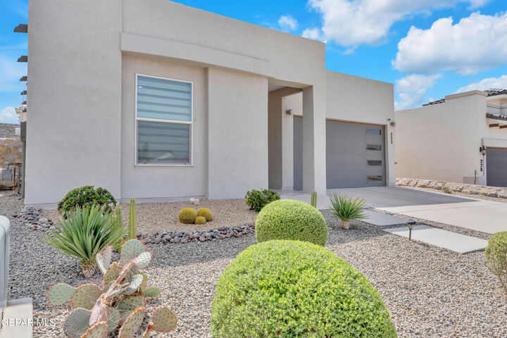 Property Photo: 232 Staffs Way TX 79928