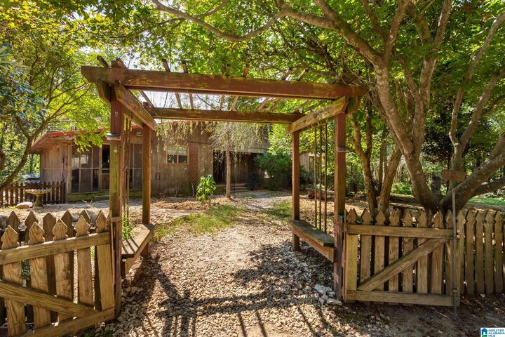 Property Photo:  780 Ivey Way  AL 36268 