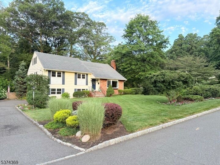 Property Photo: 301 Meetinghouse Ln NJ 07092
