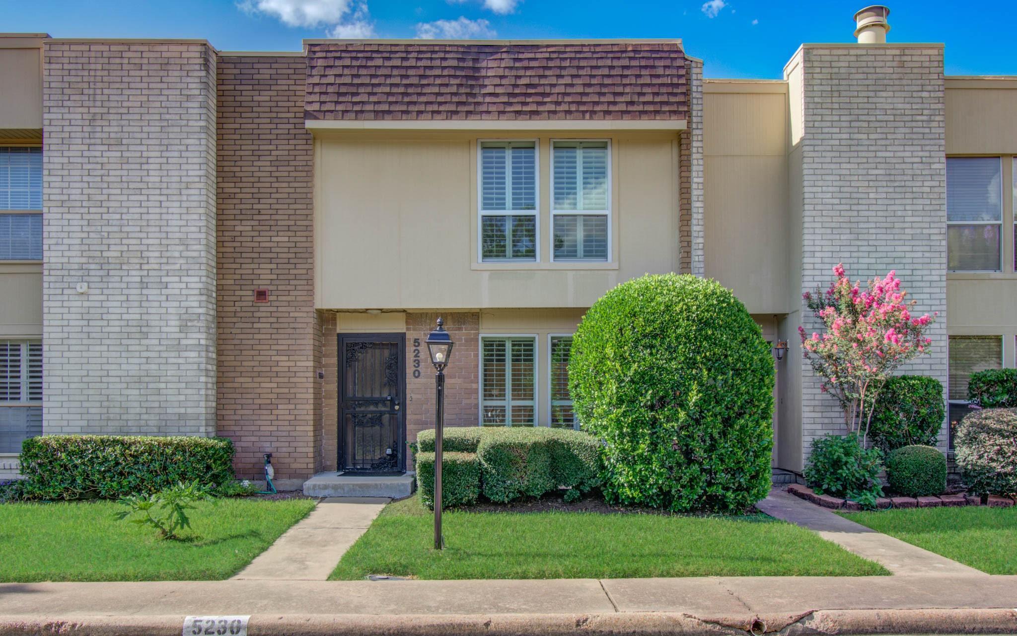 Property Photo: 5230 Woodlawn Place 11 TX 77401