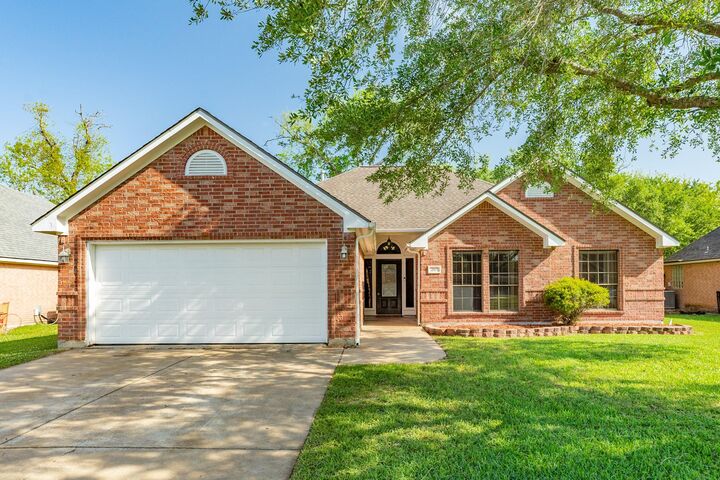 Property Photo: 207 Audubon Woods Court TX 77531
