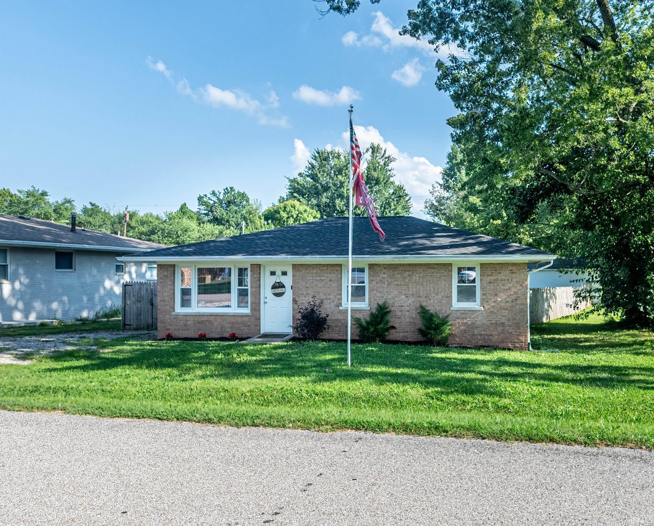 Property Photo:  603 E Adams Avenue  IN 47610 